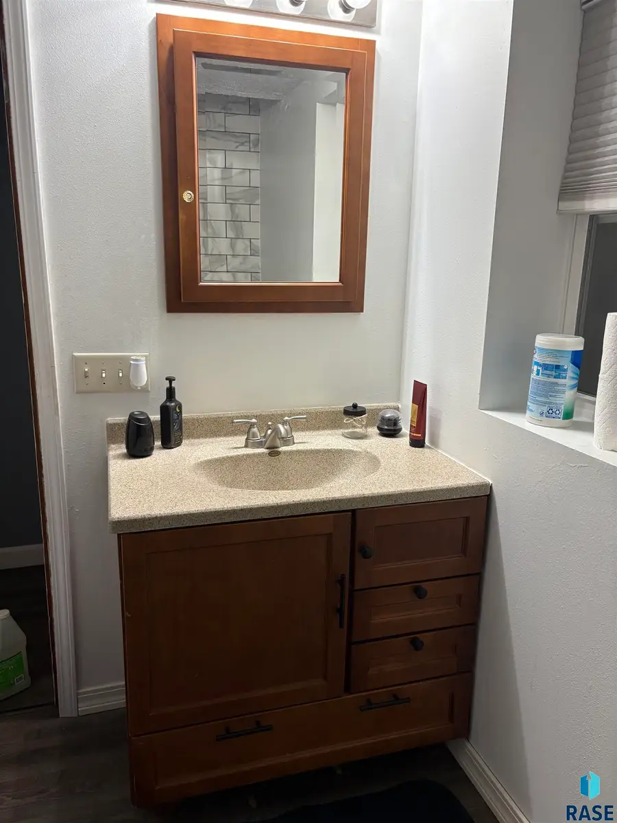 1605 W 9th St, Sioux Falls, SD 57104 - #3