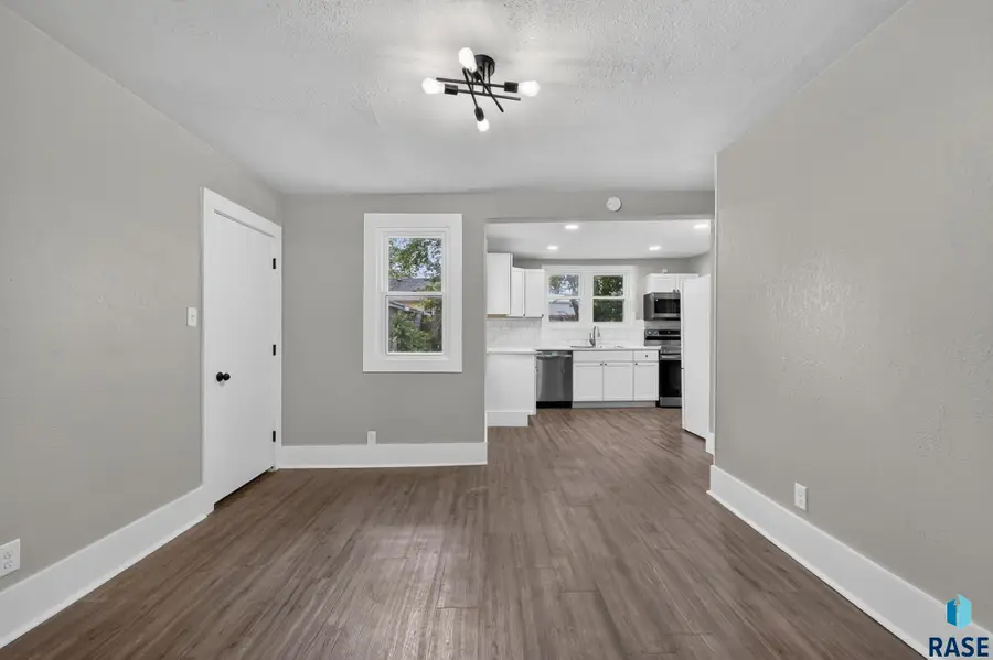 1902 S Spring Ave, Sioux Falls, SD 57105 - #3