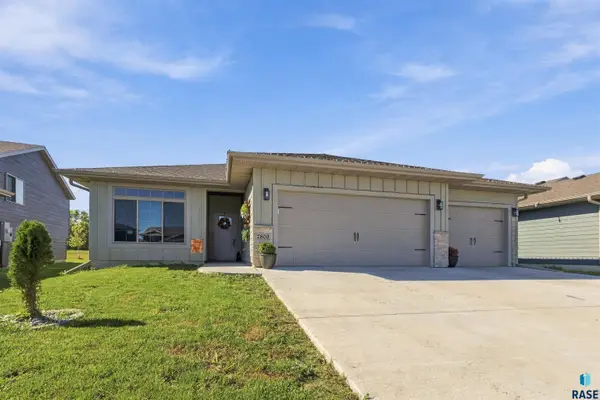 2809 S Lana Dr, Sioux Falls, SD 57106