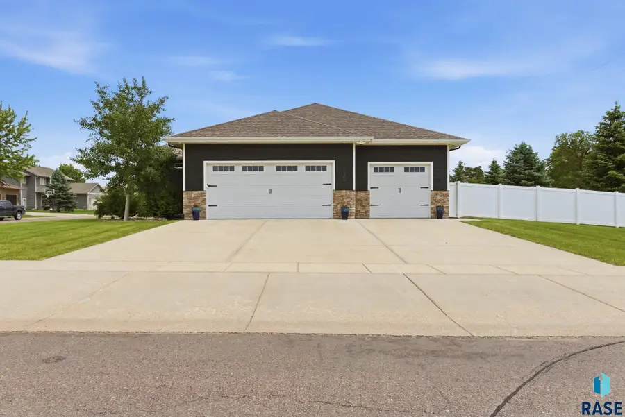 1325 W Waterstone Dr, Sioux Falls, SD 57108 - #2