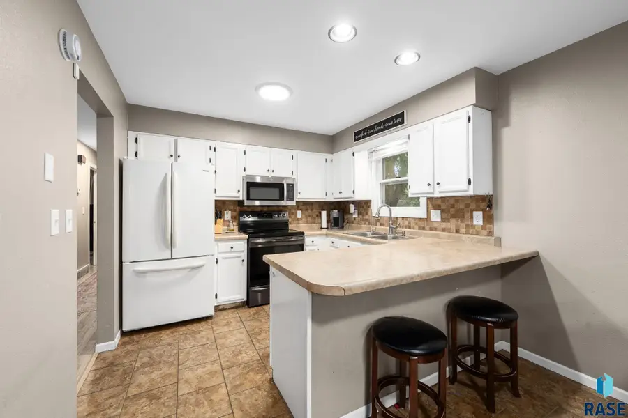 5820 W 51st St, Sioux Falls, SD 57106 - #3