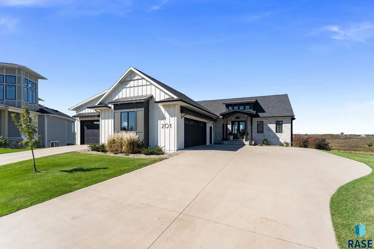 201 S Boathouse Cir, Sioux Falls, SD 57107 - #1