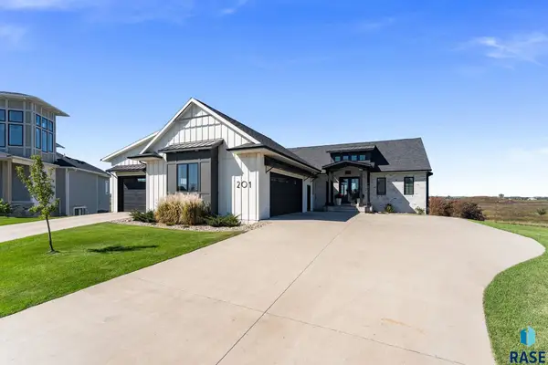 201 S Boathouse Cir, Sioux Falls, SD 57107