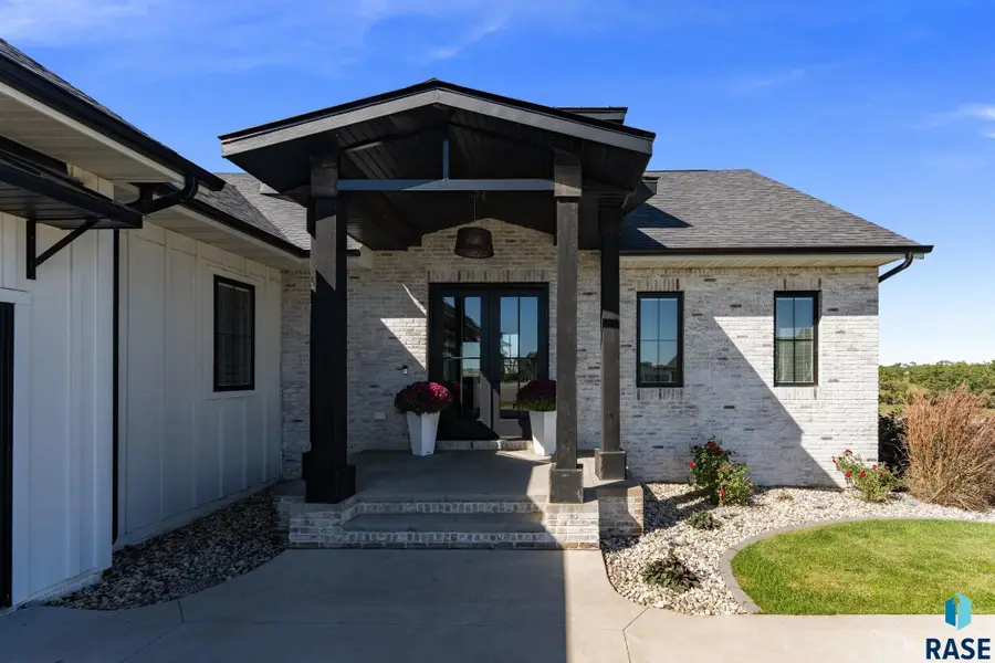 201 S Boathouse Cir, Sioux Falls, SD 57107 - #2