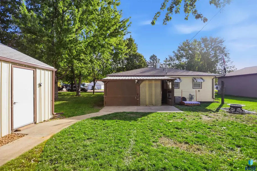417 S Poplar St, Freeman, SD 57029 - #2