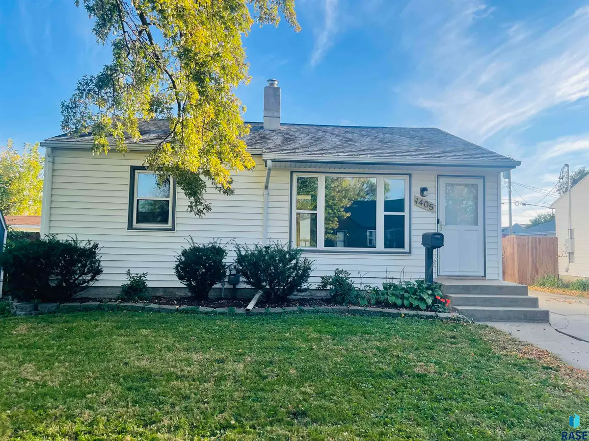 1405 W Thompson Dr, Sioux Falls, SD 57105 - #1