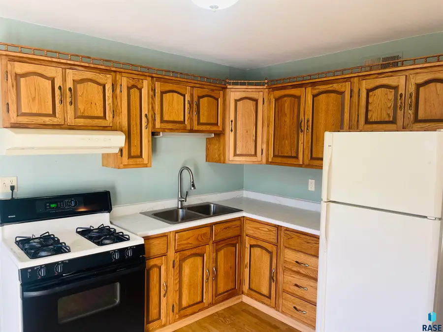 1405 W Thompson Dr, Sioux Falls, SD 57105 - #3