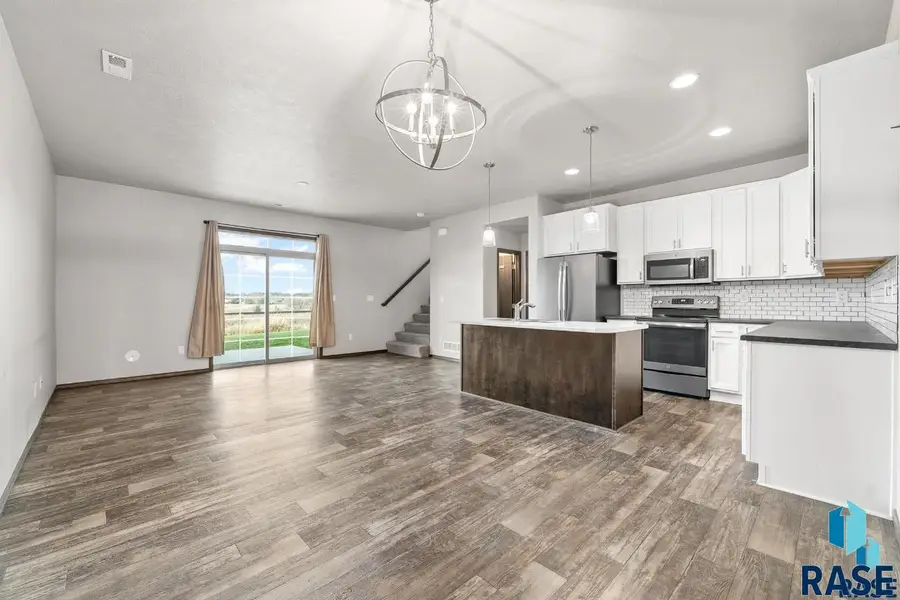 2502 E Meadowside Pl, Sioux Falls, SD 57108 - #2