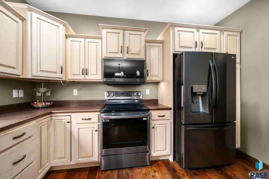 3708 E Wakefield Cir, Sioux Falls, SD 57103 - #3