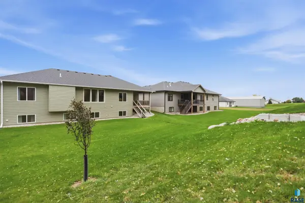 2205 S Saddle Ridge Dr, Sioux Falls, SD 57110