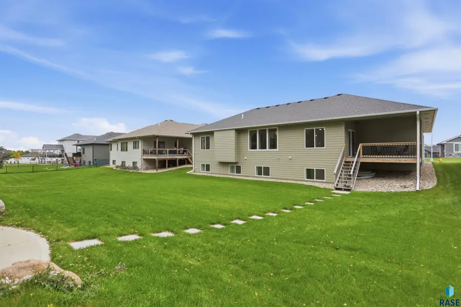 2205 S Saddle Ridge Dr, Sioux Falls, SD 57110 - #3