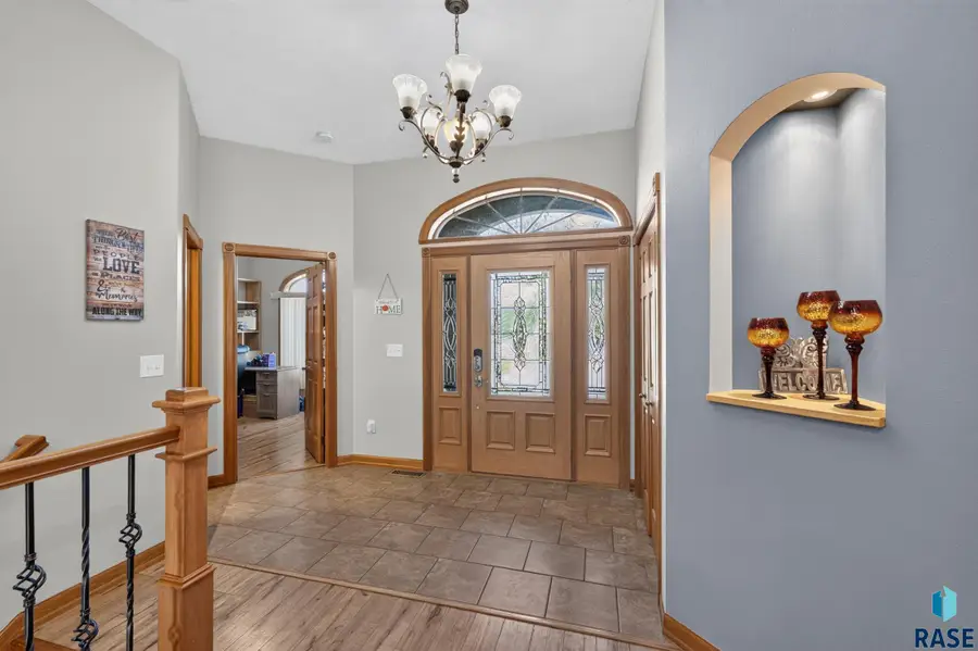 4305 W Pat St, Sioux Falls, SD 57107 - #2