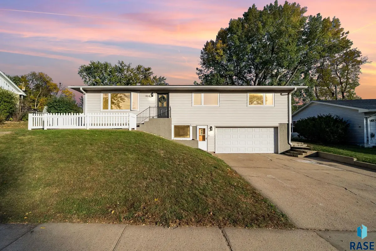 908 S Paulton Ave, Sioux Falls, SD 57103 - #1