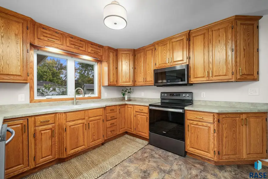 908 S Paulton Ave, Sioux Falls, SD 57103 - #3