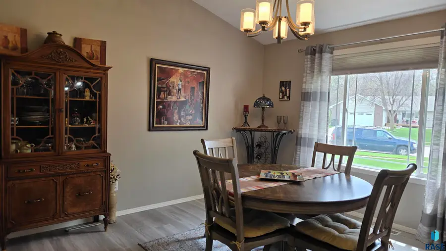 805 S Jayme Cir, Sioux Falls, SD 57106 - #3