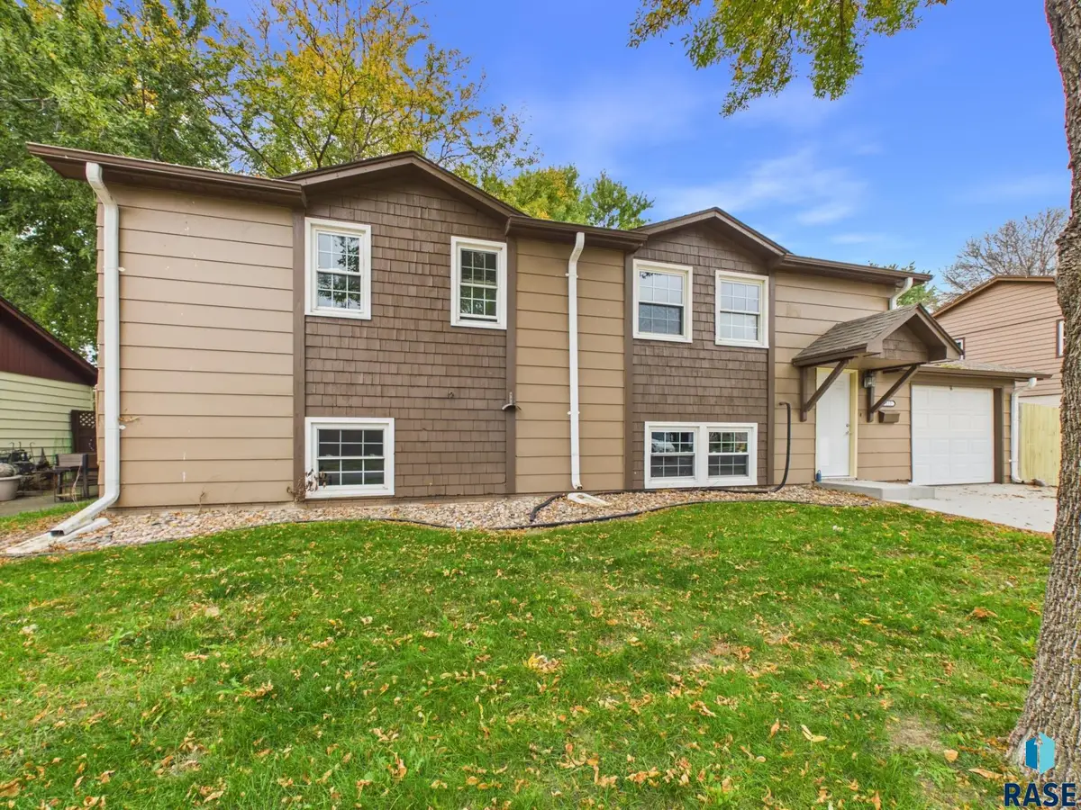 3813 E 18th St, Sioux Falls, SD 57103 - #1