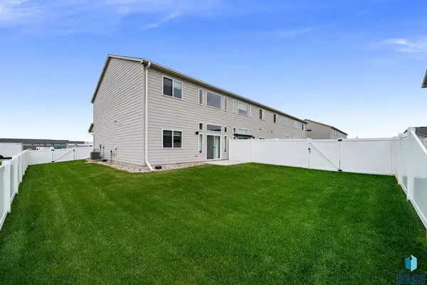 9017 W Jerald Pl, Sioux Falls, SD 57106