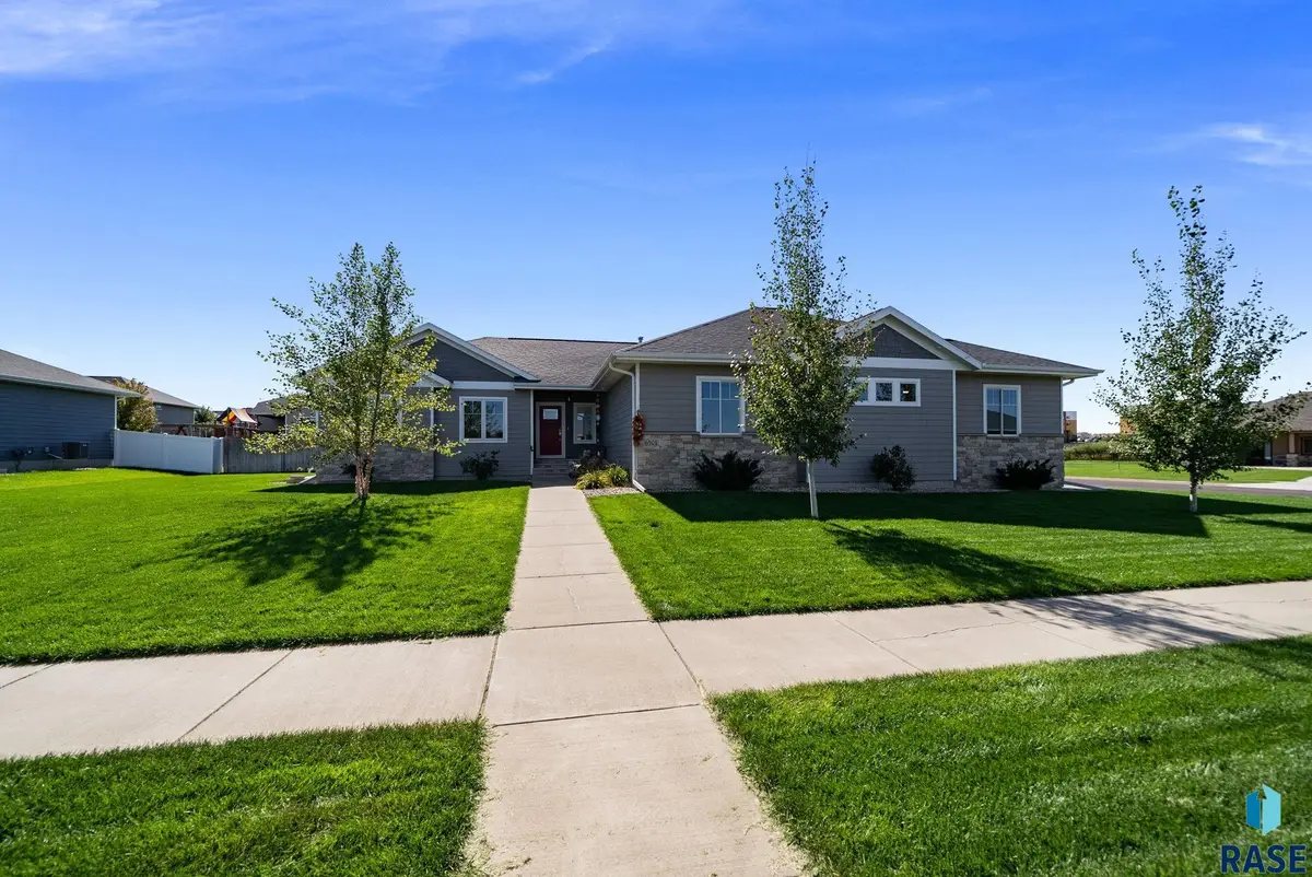 6501 E 33rd St, Sioux Falls, SD 57110 - #1