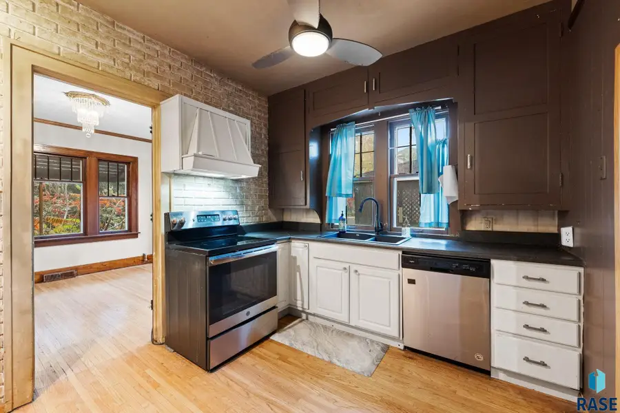 1200 W 57th St, Sioux Falls, SD 57108 - #2