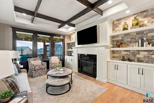 2743 S Burns Knoll Cir, Sioux Falls, SD 57110