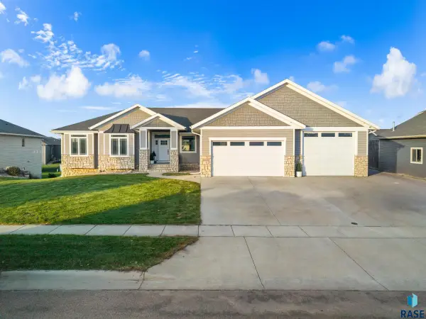 6808 E Steamboat Trl, Sioux Falls, SD 57110