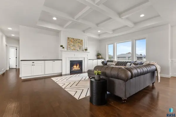 6808 E Steamboat Trl, Sioux Falls, SD 57110