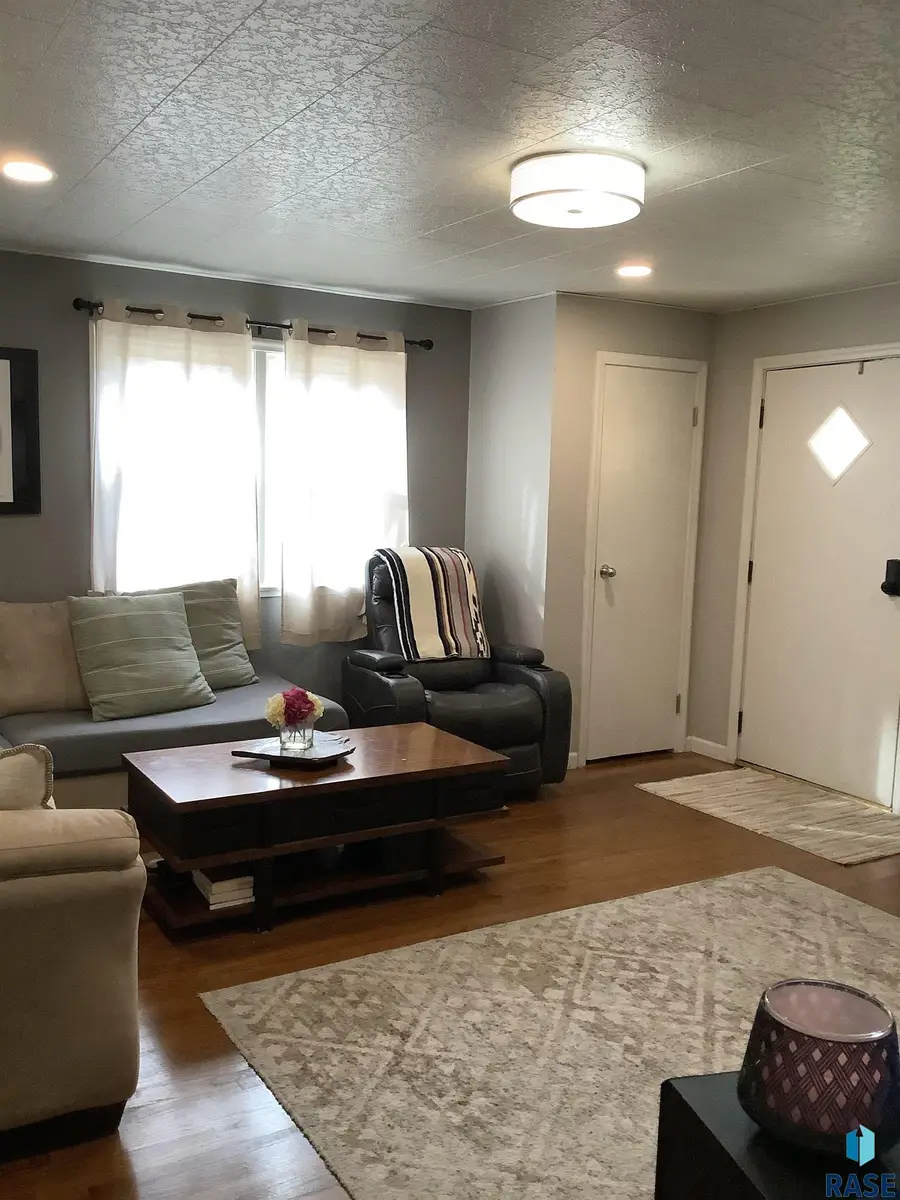 714 N Blauvelt Ave, Sioux Falls, SD 57103 - #3