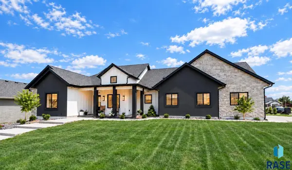 500 N Corsair Cir, Sioux Falls, SD 57110