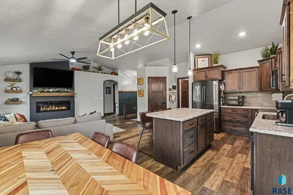 821 N Anthem Dr, Sioux Falls, SD 57110