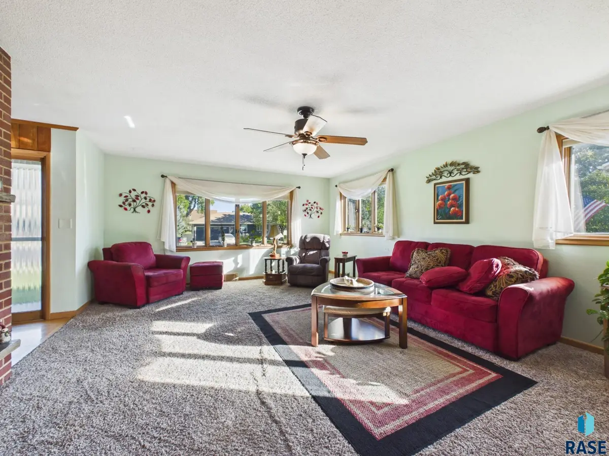 1205 E 30th St, Sioux Falls, SD 57105 - #1