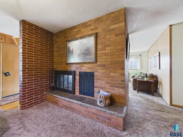 1205 E 30th St, Sioux Falls, SD 57105