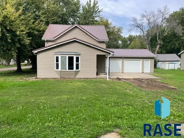 201 W Garfield St, Inwood, IA 51240 - #1