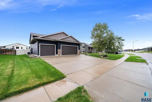 2909 S Keyrell Dr, Sioux Falls, SD 57106