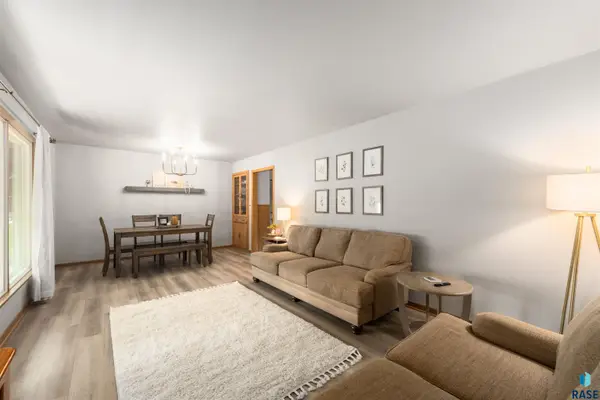 1708 S Lake Ave, Sioux Falls, SD 57105