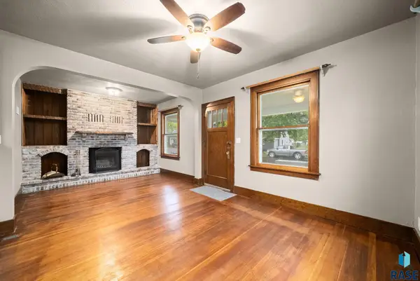 425 S Bartlett St, Canton, SD 57013