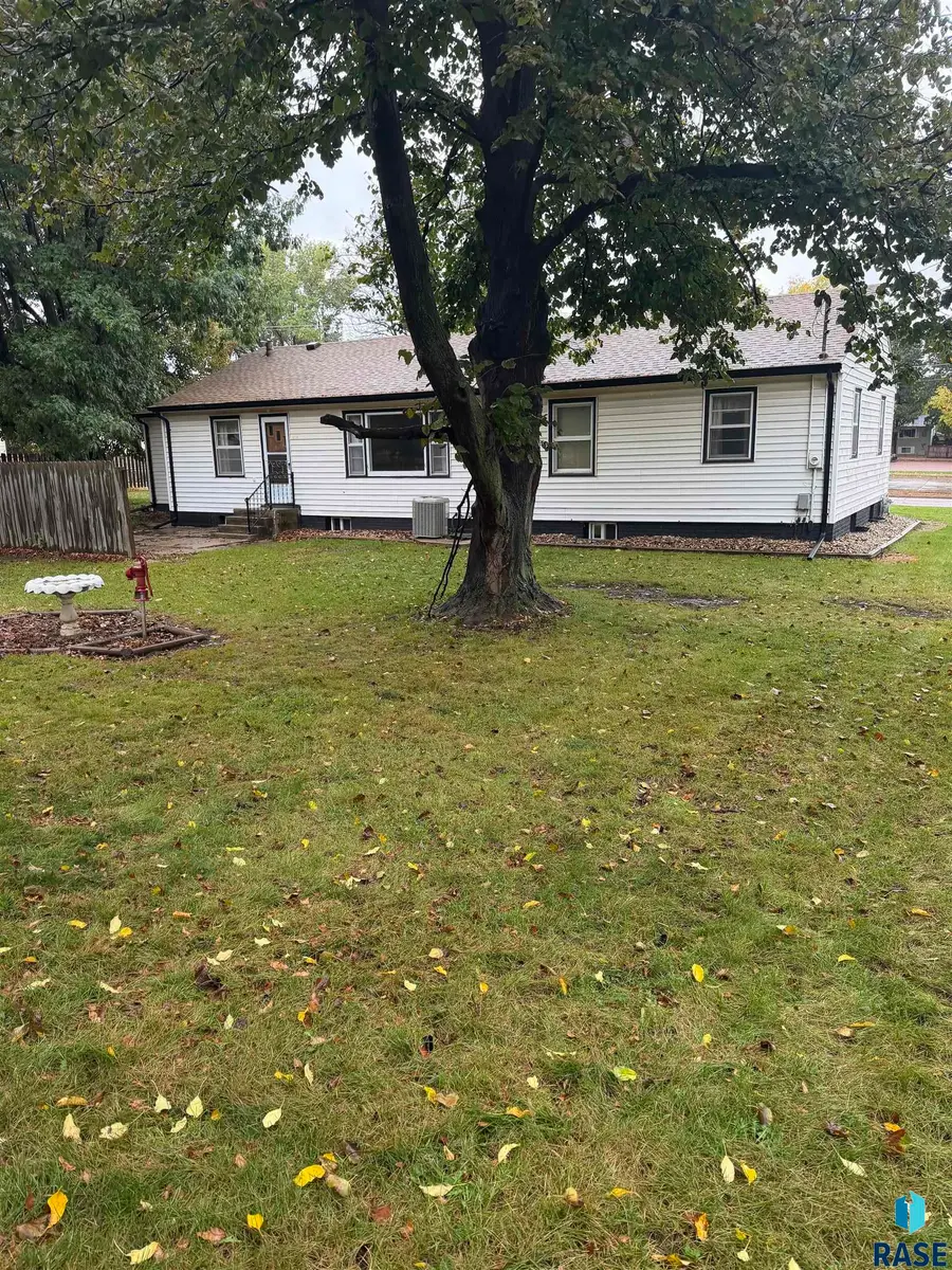 5909 W 41st St, Sioux Falls, SD 57106 - #3
