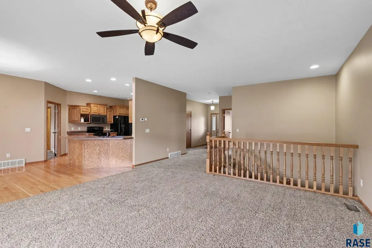 3209 S Foxglove Pl, Sioux Falls, SD 57110 - #1