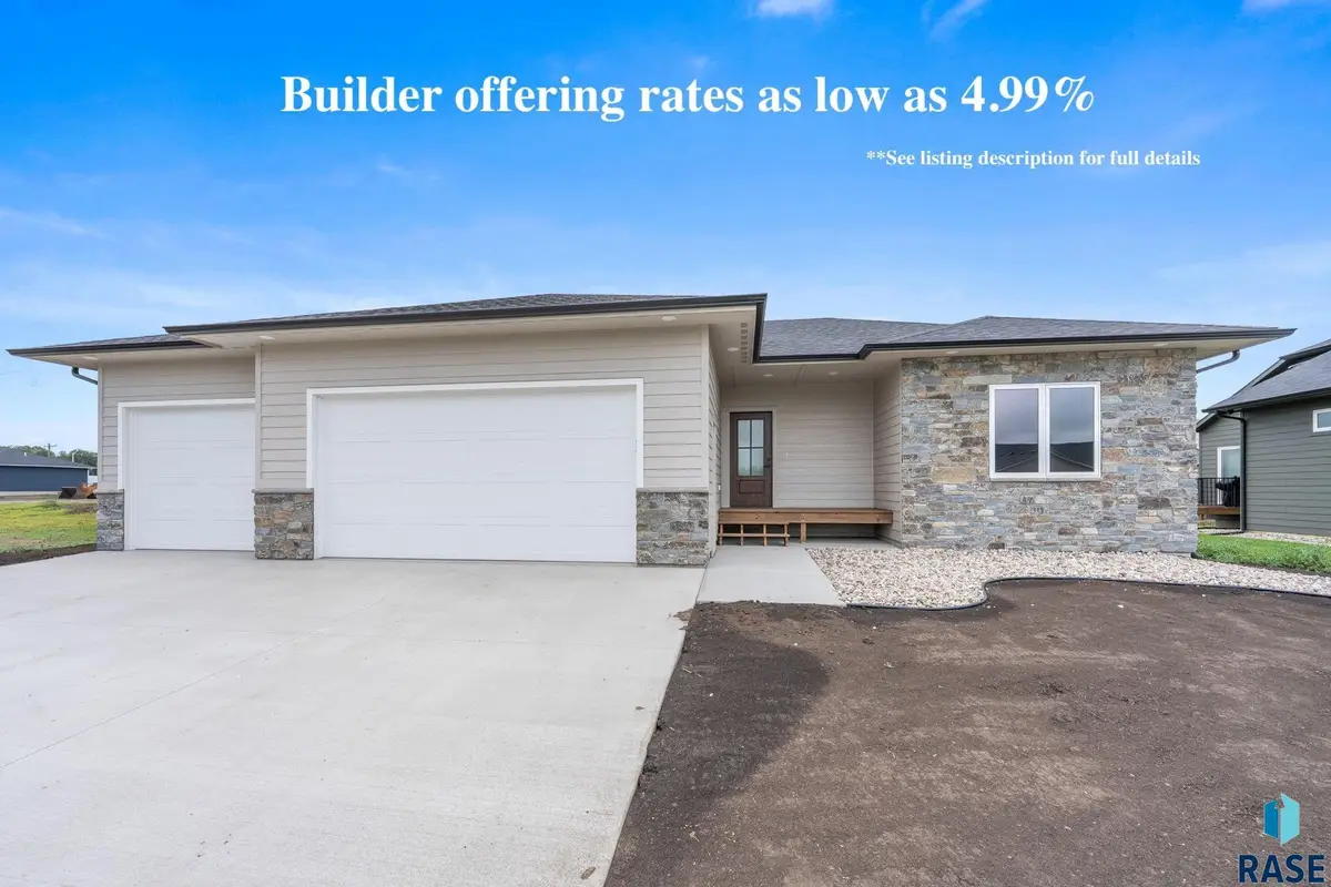 911 Sundance St, Valley Springs, SD 57068 - #1