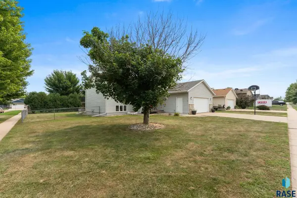 406 S Eastern Ave, Hartford, SD 57033