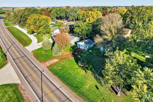 437 Holder St, Larchwood, IA 51241