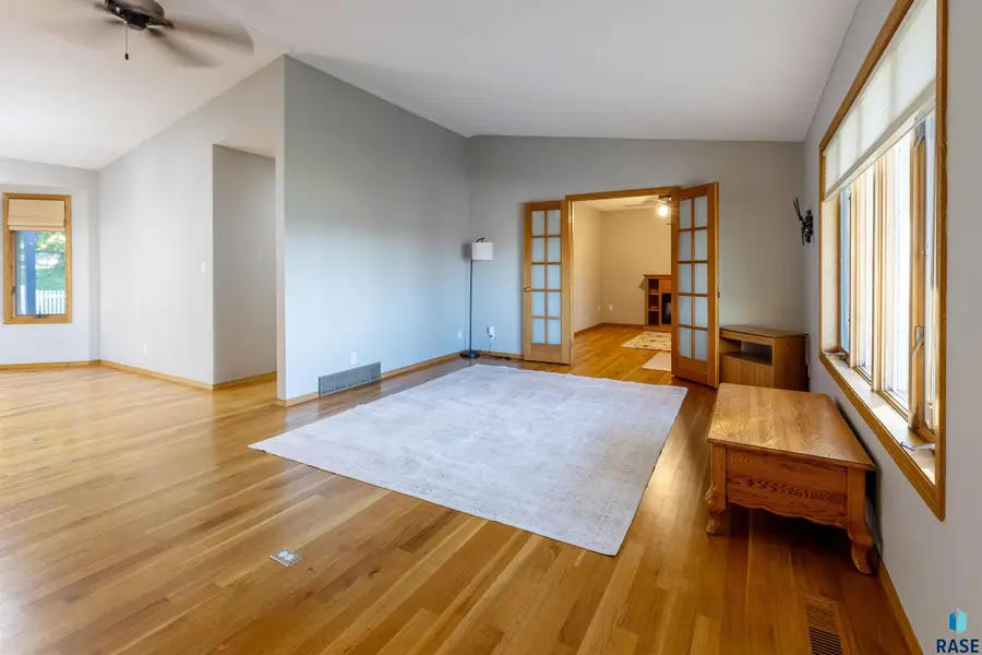 437 Holder St, Larchwood, IA 51241 - #2