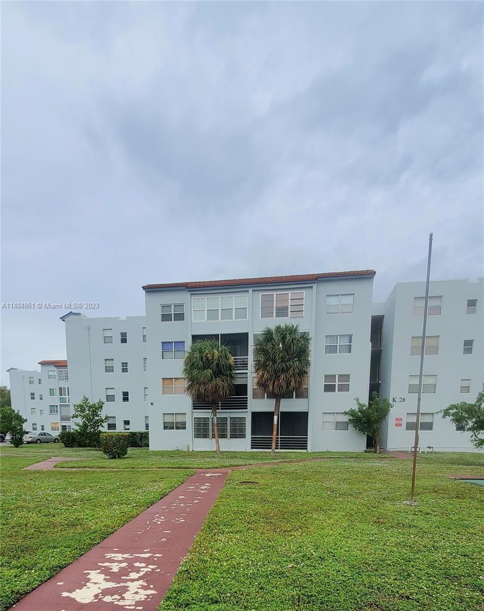 2860 Somerset Dr 215K, Lauderdale Lakes, FL 33311 BHGRE