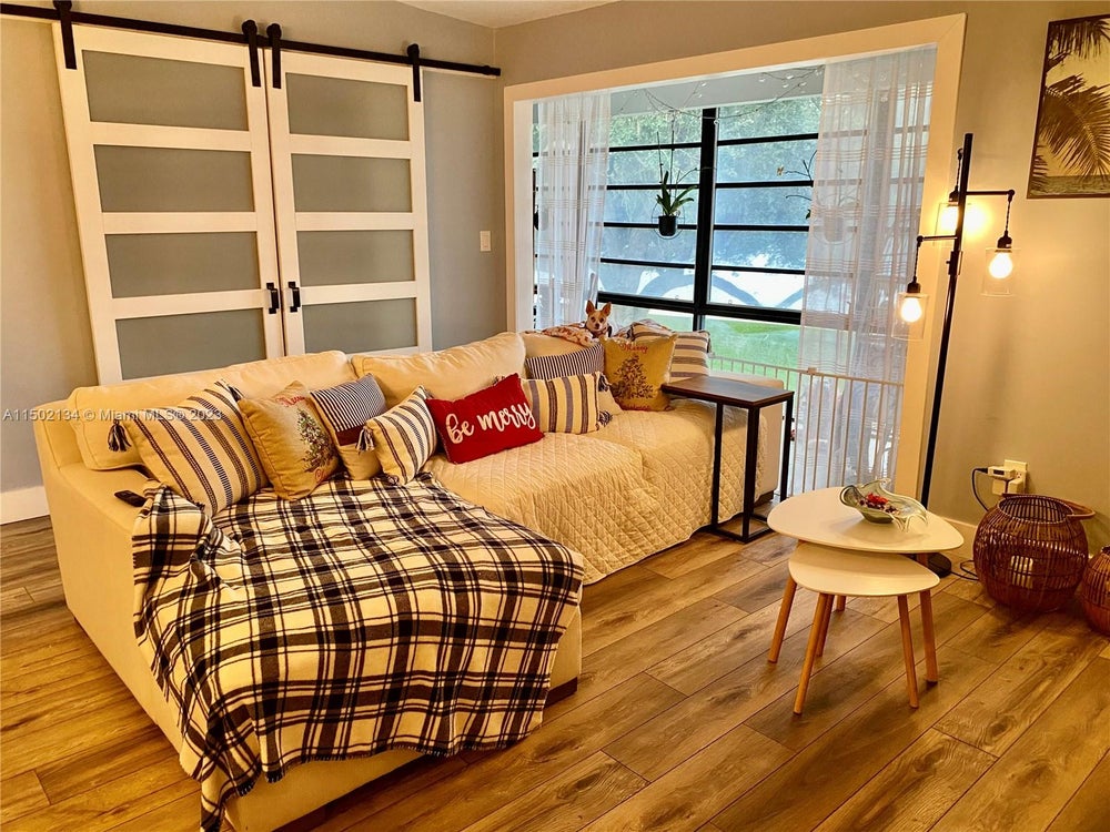 9719 Hammocks Blvd J206, Miami, FL 33196 BHGRE