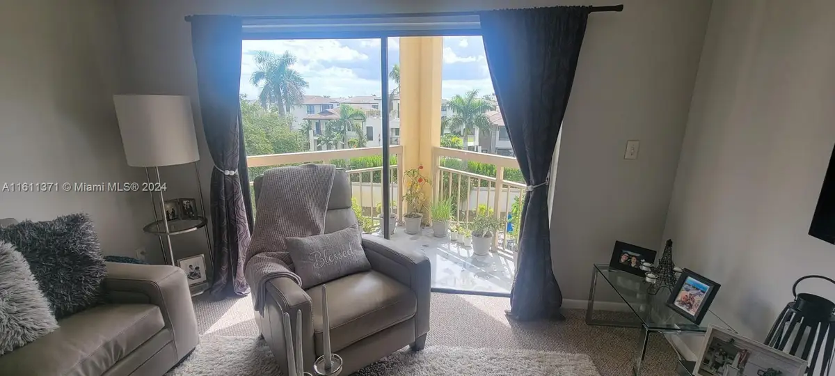 8290 Lake Dr #426, Doral, FL 33166 - #1
