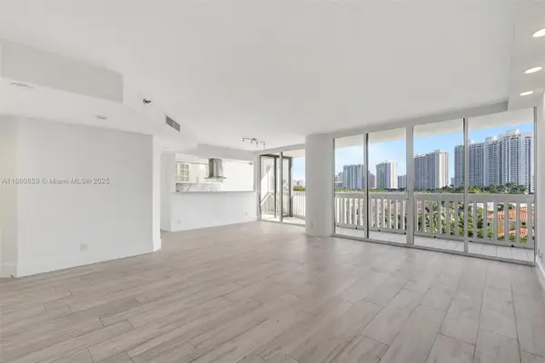 1000 Island Blvd #707, Aventura, FL 33160