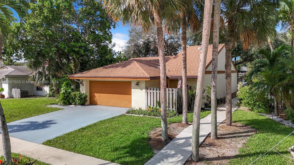 56 Baytree Cir, Boynton Beach, FL 33436 BHGRE