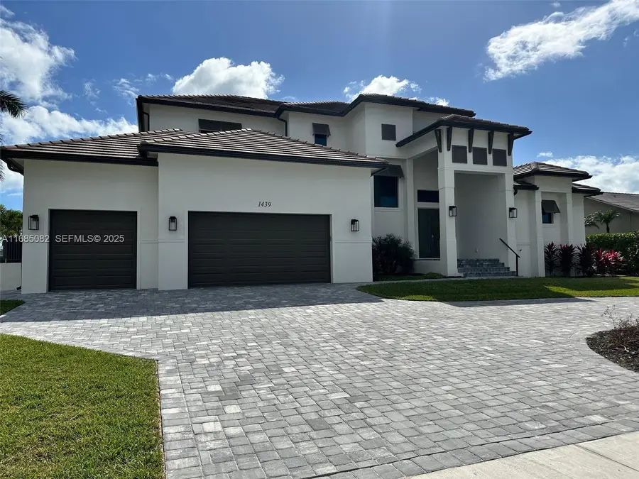 654 Bamboo Ct, Marco Island, FL 34145 - Image #2