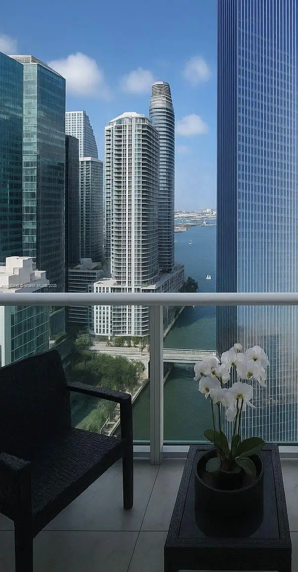 31 SE 5th St #4018, Miami, FL 33131 - Image #2