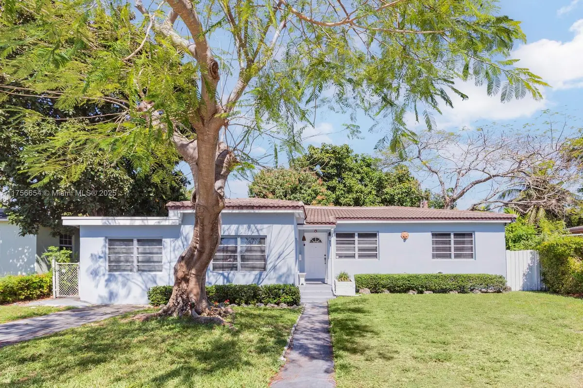 545 NE 111th St, Miami, FL 33161 - Image #1