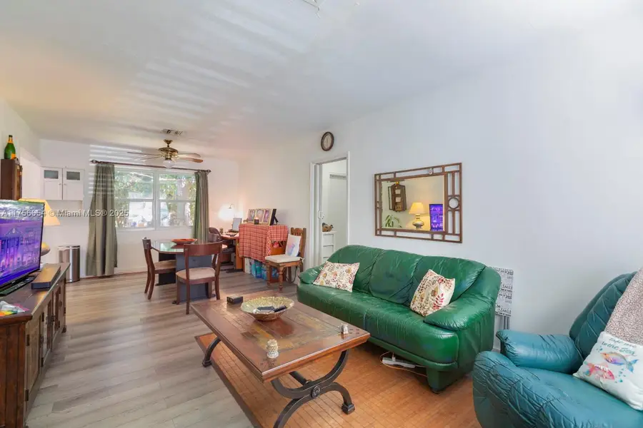 545 NE 111th St, Miami, FL 33161 - Image #2